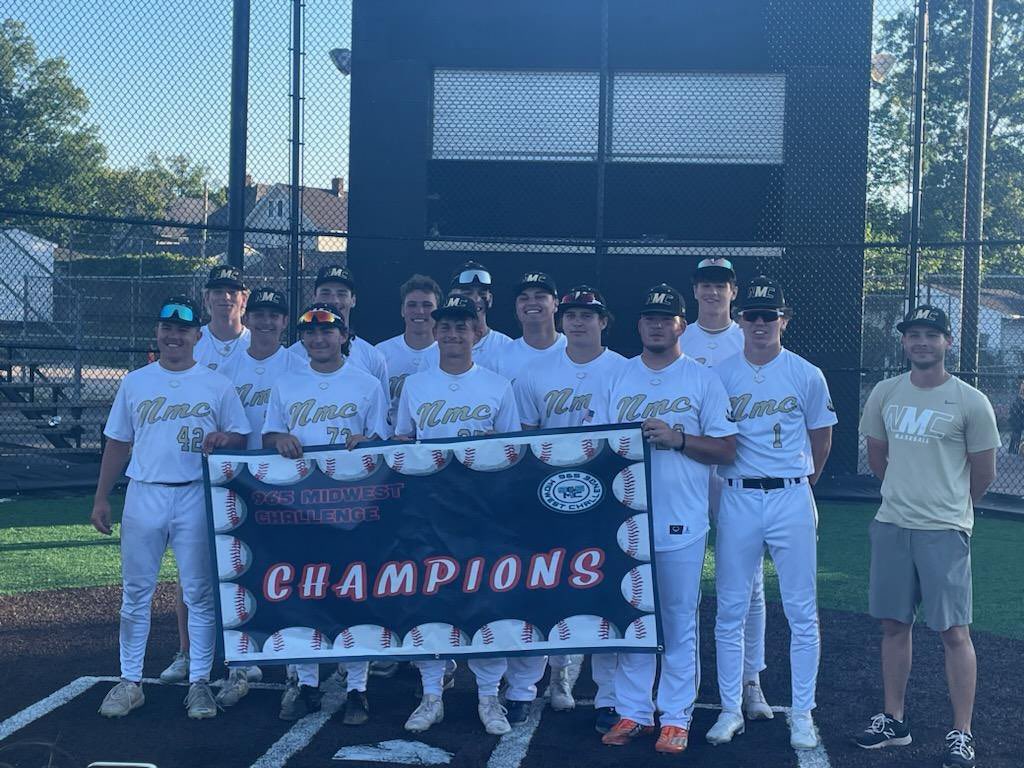 SWEEP COMPLETE 🧹 

18u brings home their first gold of the summer with an impressive 12-4 win over Ohio Elite!