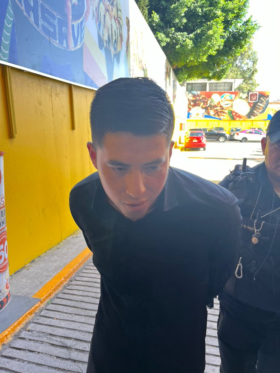 amarilloalarcon's tweet photo. ‼️Agradecimiento especial de gran parte del gremio periodístico a la @SSC_CDMX a @PabloVazC y al @elconsejomx por el apoyo a Víctor Sandoval y su hijo que recibieron golpiza x 3 Valet Parking del #CamaronGuasaveño 

Ya remitidos en la @FiscaliaCDMX acusados x lesiones https://t.co/YqPqS5qLrD