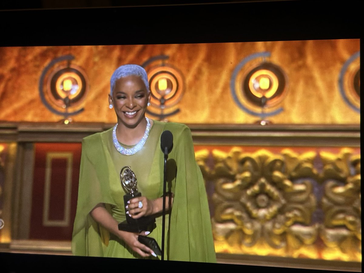 Wow. Congrats to Kara Young for your ⁦<a href="/TheTonyAwards/">The Tony Awards</a>⁩ win!