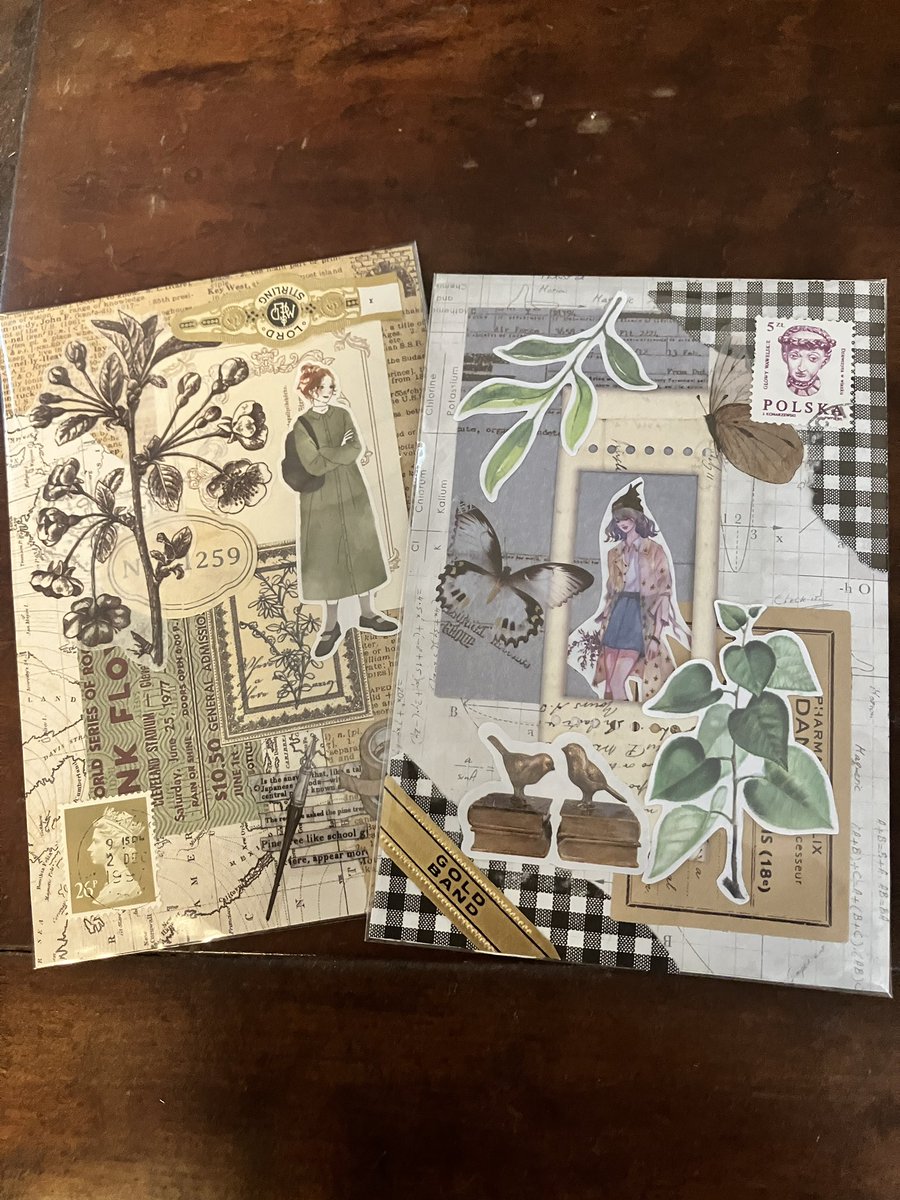 gomanoske's tweet photo. @MordeTrpg アクスタ飾るコラージュいいですね！
100均便���ですよね〜
ついついいっぱい買ってしまう…
他にもネットとかでも安く素材売られてて助かりますし、かわいいシールがお店にありすぎて悩みます
私はトラベラーズノートにテーマを決めてコラージュすることが多いです https://t.co/bLuMeBN7aS