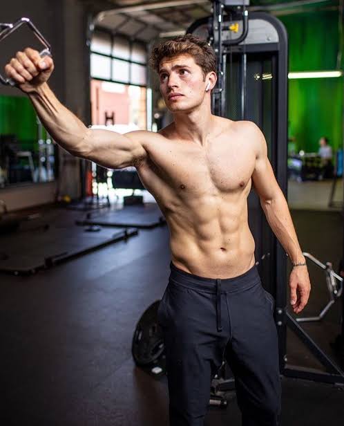 ㅤ

                  ،، 𝖘𝐞𝐝𝐮𝐜𝐭𝐢𝐯𝐞𝐬𝐮𝐧𝐝𝐚𝐲

ㅤ