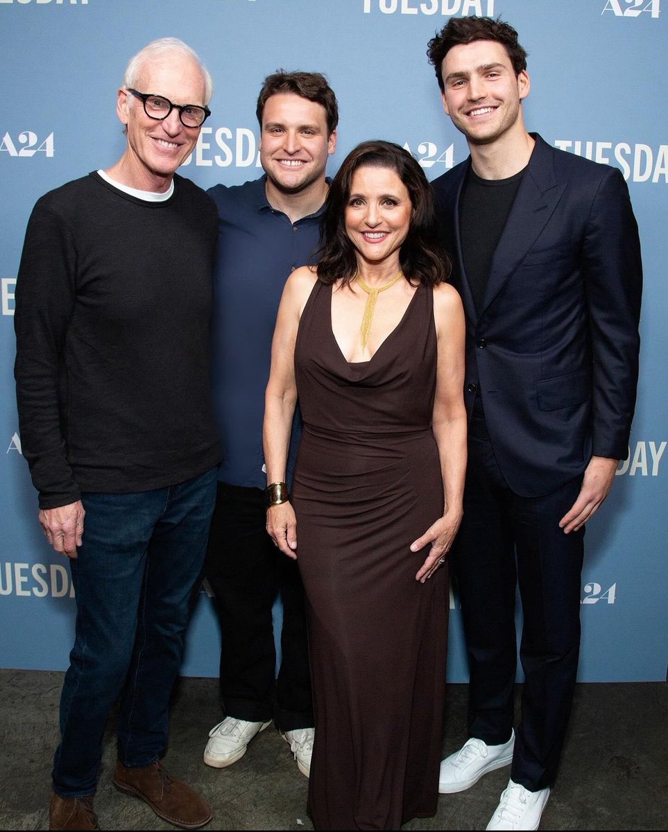 PopShotsUpdates's tweet photo. Julia Louis-Dreyfus looked stunning at the premiere of her &amp; A24’s movie ‘Tuesday.’ 

#JuliaLouisDreyfus #Tuesday #A24 https://t.co/MBxbdAMo3K
