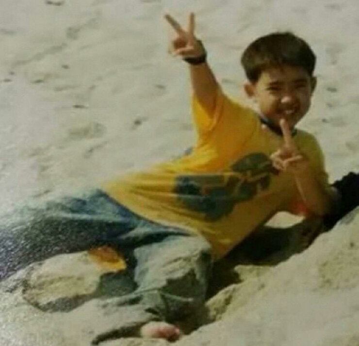 _mysticdoh's tweet photo. 도경수 귀여워 얘기경수랑 양손으로 쌍브이 한거까지 존똑이야 https://t.co/qI3rV2kv8V