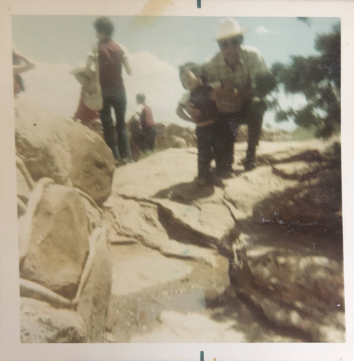 Onedove_LV's tweet photo. Dad was was rarely ever in the Polaroids because he was the one taking them. ♥️

#dadlittleprincess #FathersDay #FatherDay2024 https://t.co/0vMvTbrvEL