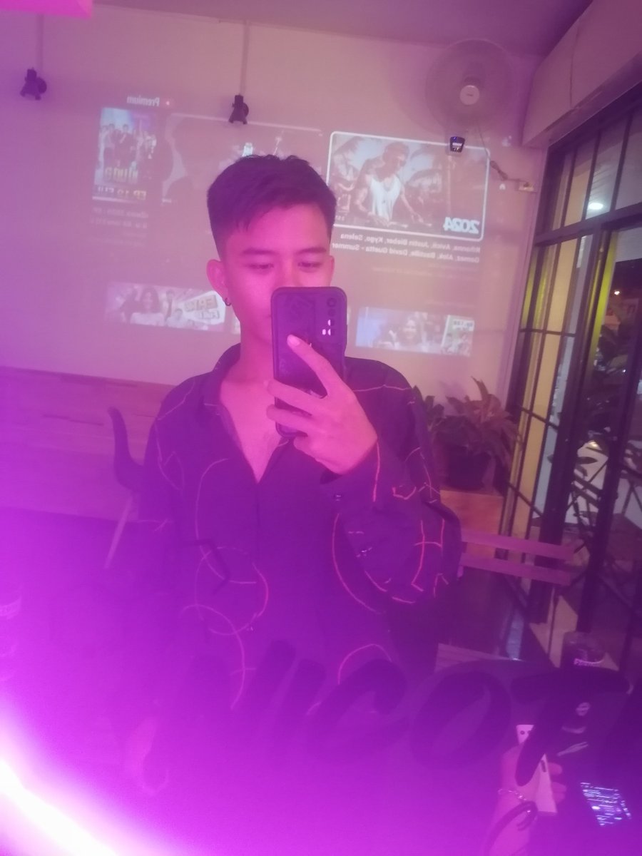 IamNote3's tweet photo. ตาไม่ไหว แต่ใจยังสู้ 🤣 https://t.co/qrqsH5oAV2