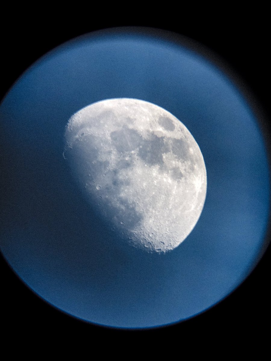JohnHarrisWx's tweet photo. Sunday evening moon gazing 🌖 through a telescope 🔭. @JohnHarrisWx #moon #phwx #Texasmoon https://t.co/5pdRuhNxLc