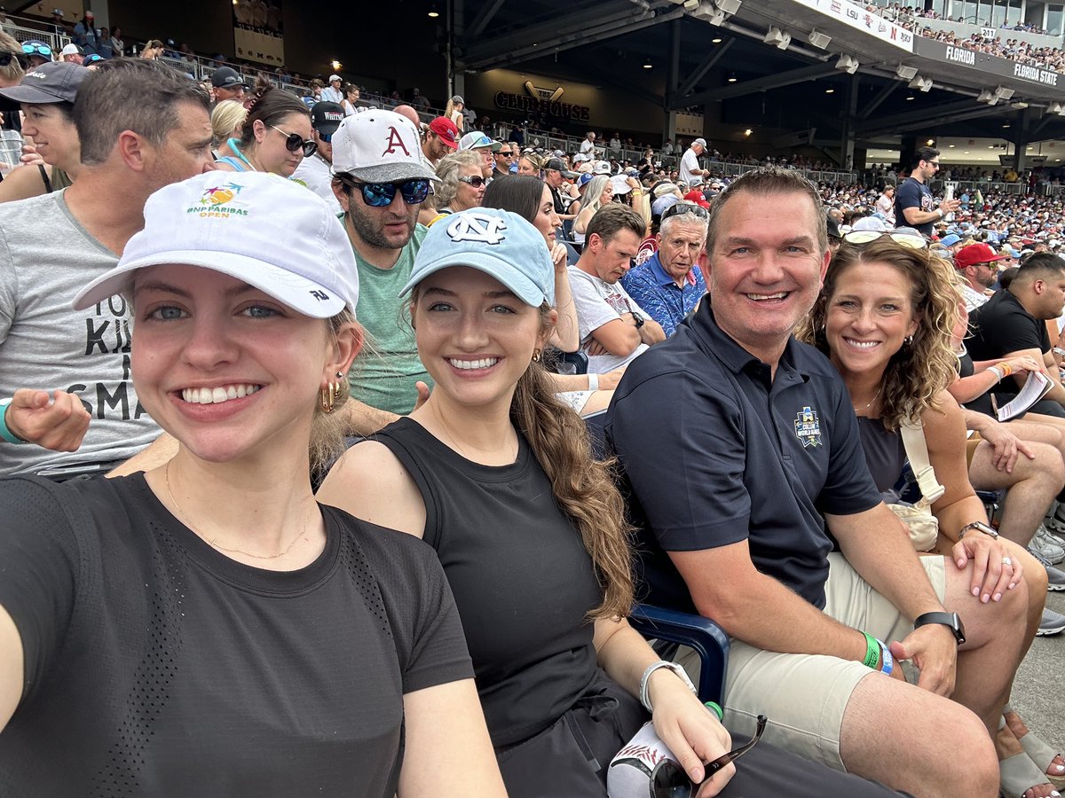 taraparr's tweet photo. @CWSOmaha Truly nothing better than CWS on Father’s Day https://t.co/UWNfBvGN8m