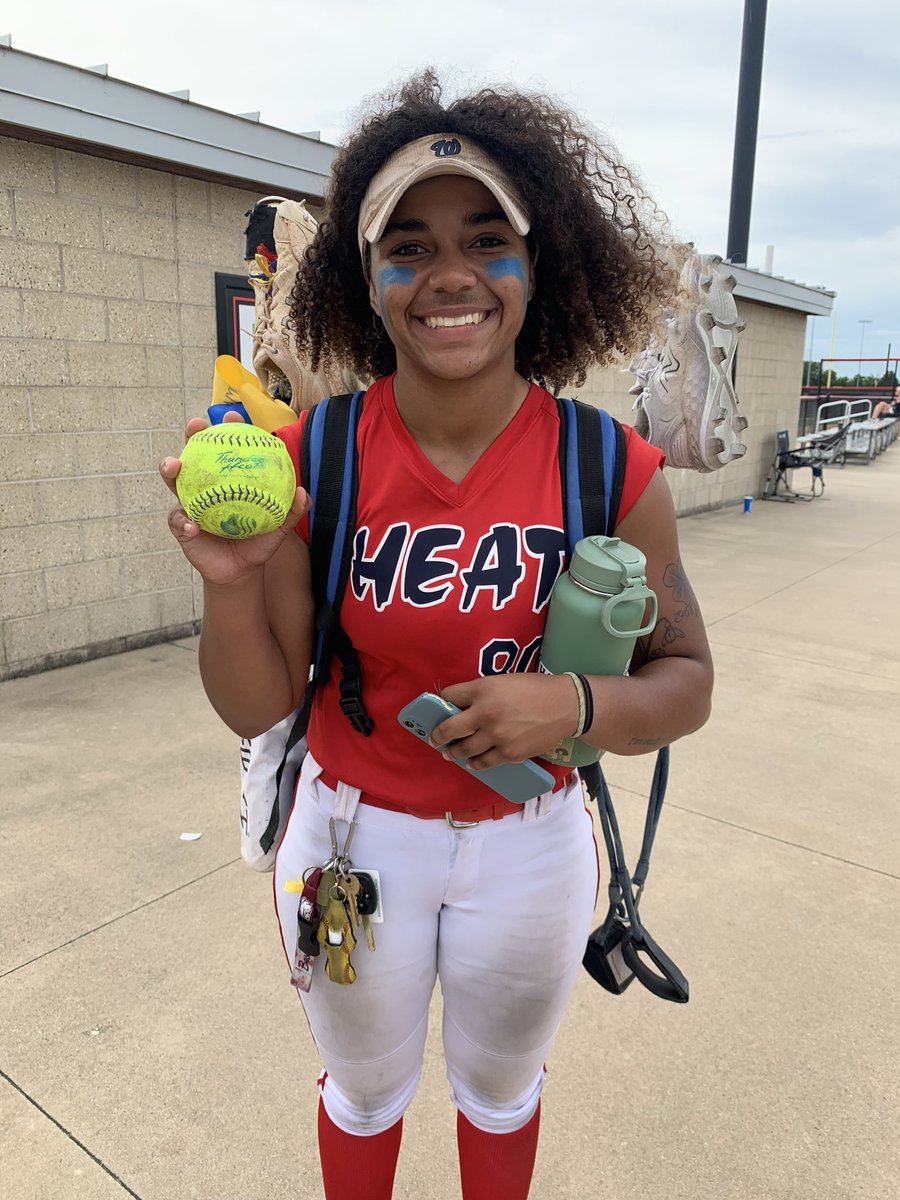 Congratulations to <a href="/FischerAliviah/">Aliviah Fischer</a> for hitting 2 💣 💣 this weekend and <a href="/guevara_maddie/">Maddie Guevara</a> for hitting 1 💣 this weekend.