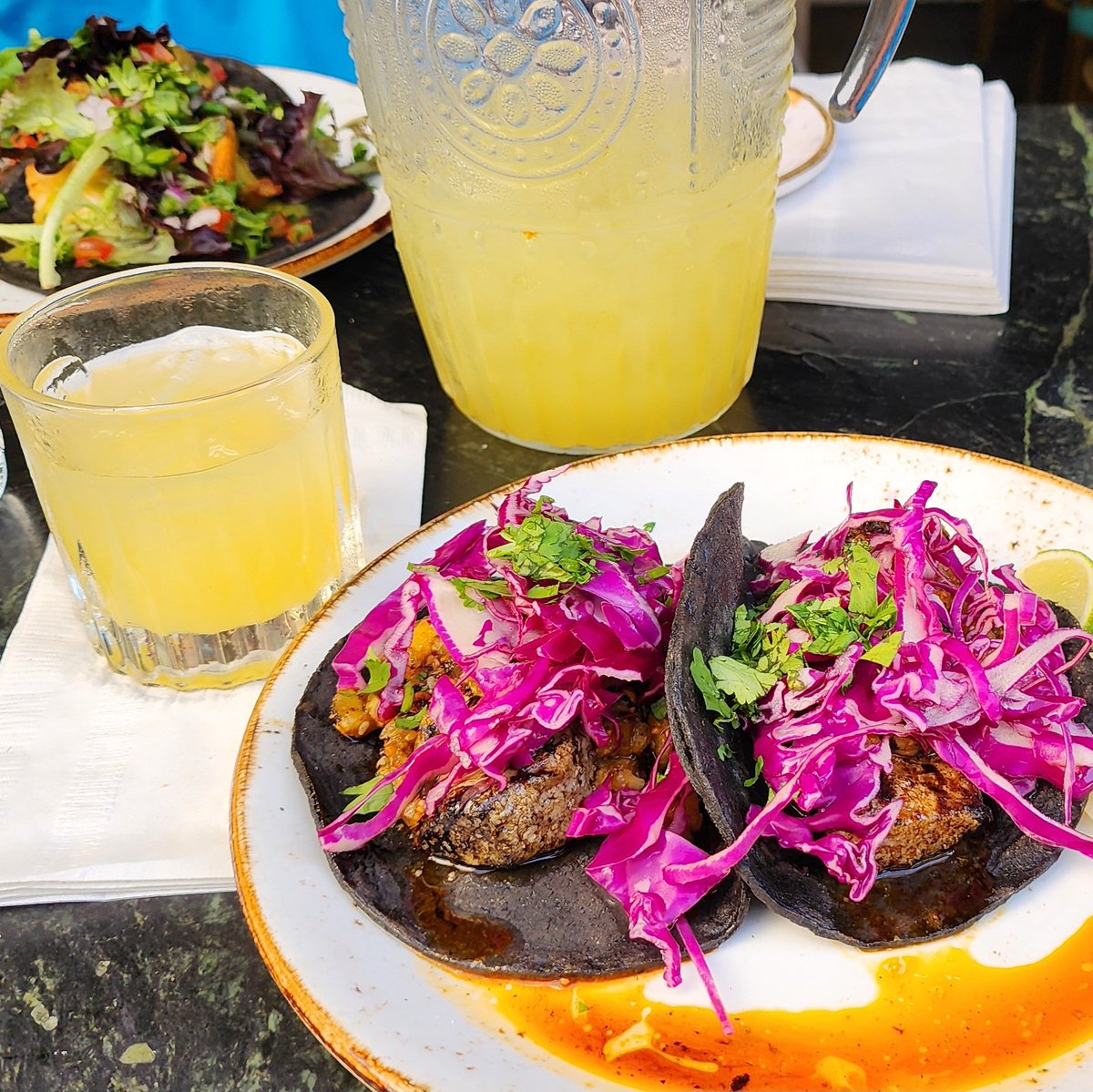 MattWRhoades's tweet image. #FathersDay #Fathersday2024 #twittersupperclub grilled Mahi and chili oil in squid ink tacos and my 2 favorite children