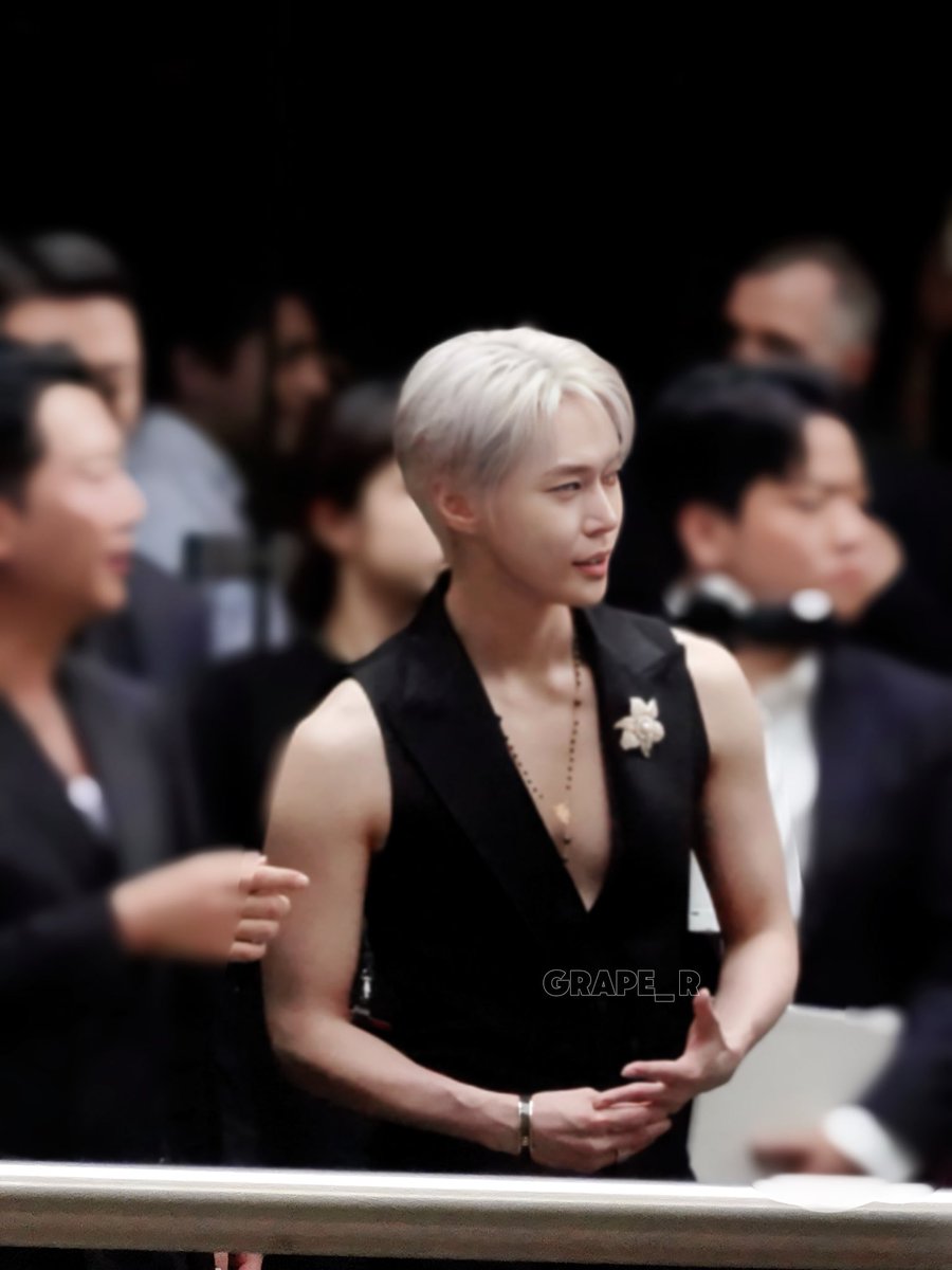 im_GRAPE_r's tweet photo. 15/06/24    DOYOUNG in D&amp;G

#도영 #DOYOUNG #NCT127 
#MILAN #DolceGabbana https://t.co/GrARtcRgNB