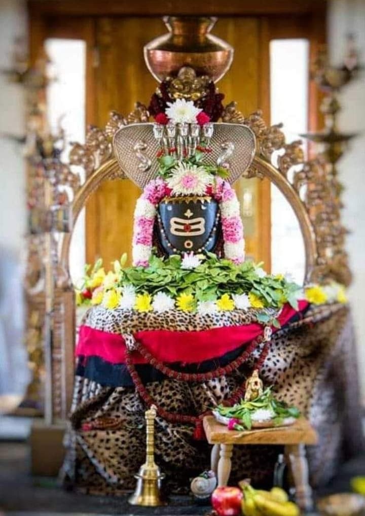SivanDevotees's tweet photo. பெங்களூருக்கு அருகே சிவகெங்கா என்ற இடத்தில் சிவலிங்கத்தின் மேல் நெய்யை வைத்தால் வெண்ணெயாக மாறுகிறது.

இந்த வெண்ணெயை வீட்டுக்குக் கொண்டு வரலாம். எத்தனை நாள் ஆனாலும் வெண்ணெய் உருகுவதில்லை.

#SivanDevotees #OmNamahShivaya

https://t.co/Jx7TvsNXUg