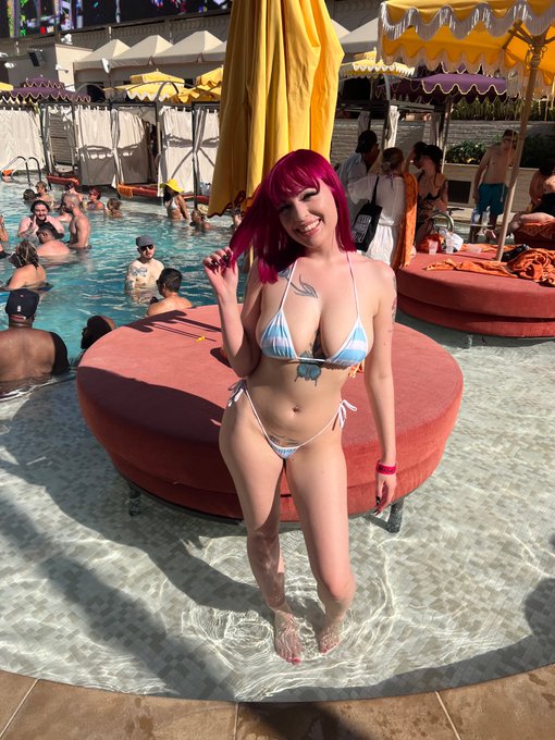 Any single daddies wanna breed me?😮&zwj;💨 https://t.co/FSAQvTkl7Z