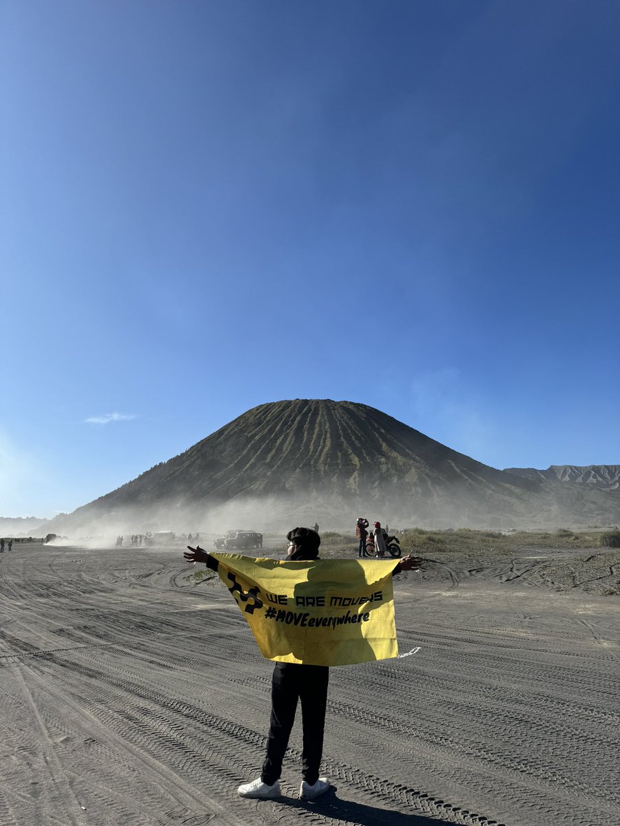 adelardralph's tweet photo. Mount Bromo 7641 ft, East Java, Indonesia.
What next??
@GorillaMoverz @movementlabsxyz @Movement_IDN
#MoveWithMovement #MoveEverywhere #GorillaMovers #ClogsMovers https://t.co/EmjgTwGLfR
