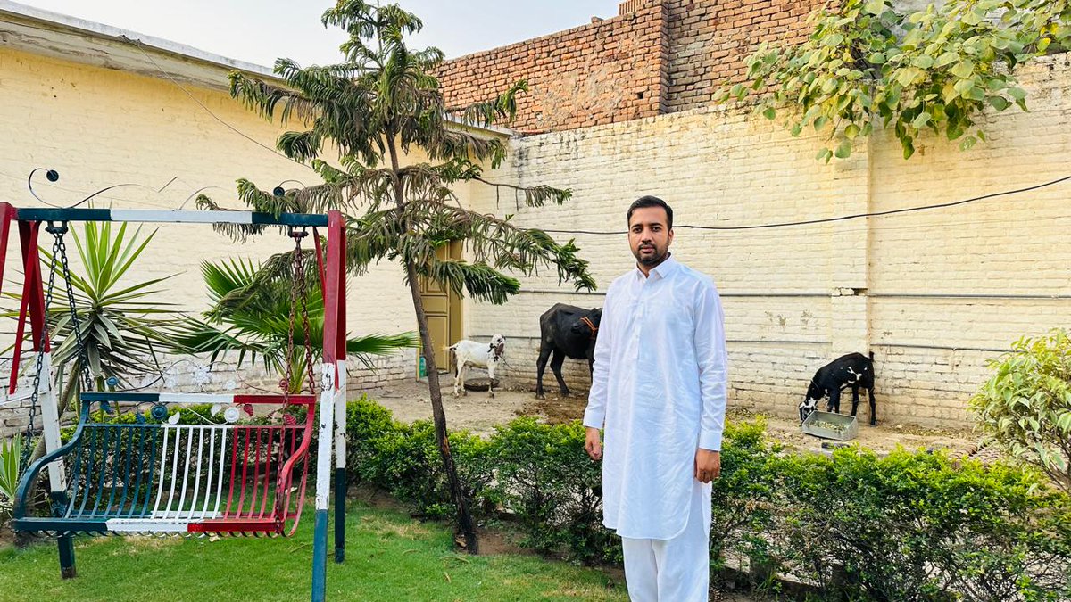 MehranSuriANP's tweet photo. مينه, سلامونه او ښې چارې!                               تاسو او ستاسو د درنې او قدرمنې کورنۍ ټولو محترمو غړو ته د لوی اختر مبارکي وايم* قربانې مو قبولې شه، الله دې وکړي چې دا اختر د لر او بر پښتنو له د خوشحالۍ زيري راوړي                                    درناوے
مہران سُوری https://t.co/e4QE1BiRsG