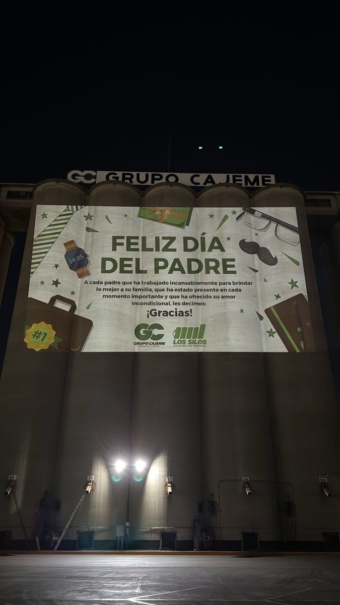 Así lucen desde la noche de ayer los silos de nuestro organismo adherido y consejero de la Pequeña Propiedad, la Unión de Crédito Agrícola de Cajeme. UCAC por el día del padre. Excelente detalle. <a href="/r_rbc/">Ricardo Bours C</a> <a href="/JuanGerardoGnd1/">Juan Gerardo Gándara González</a> <a href="/FMLalo/">Eduardo Flores Moreno</a> <a href="/vicenteivichc/">Vicente Ivich C </a> <a href="/rosariooroz/">MA. DEL ROSARIO OROZ</a> <a href="/riesquer/">Ruben I Esquer</a> <a href="/antillons/">Sergio Antillón</a>