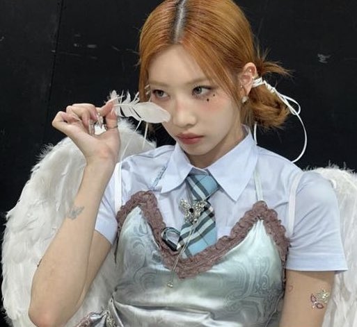loonaboard's tweet photo. she’s our angel🪽 https://t.co/7WKm9n6v9I