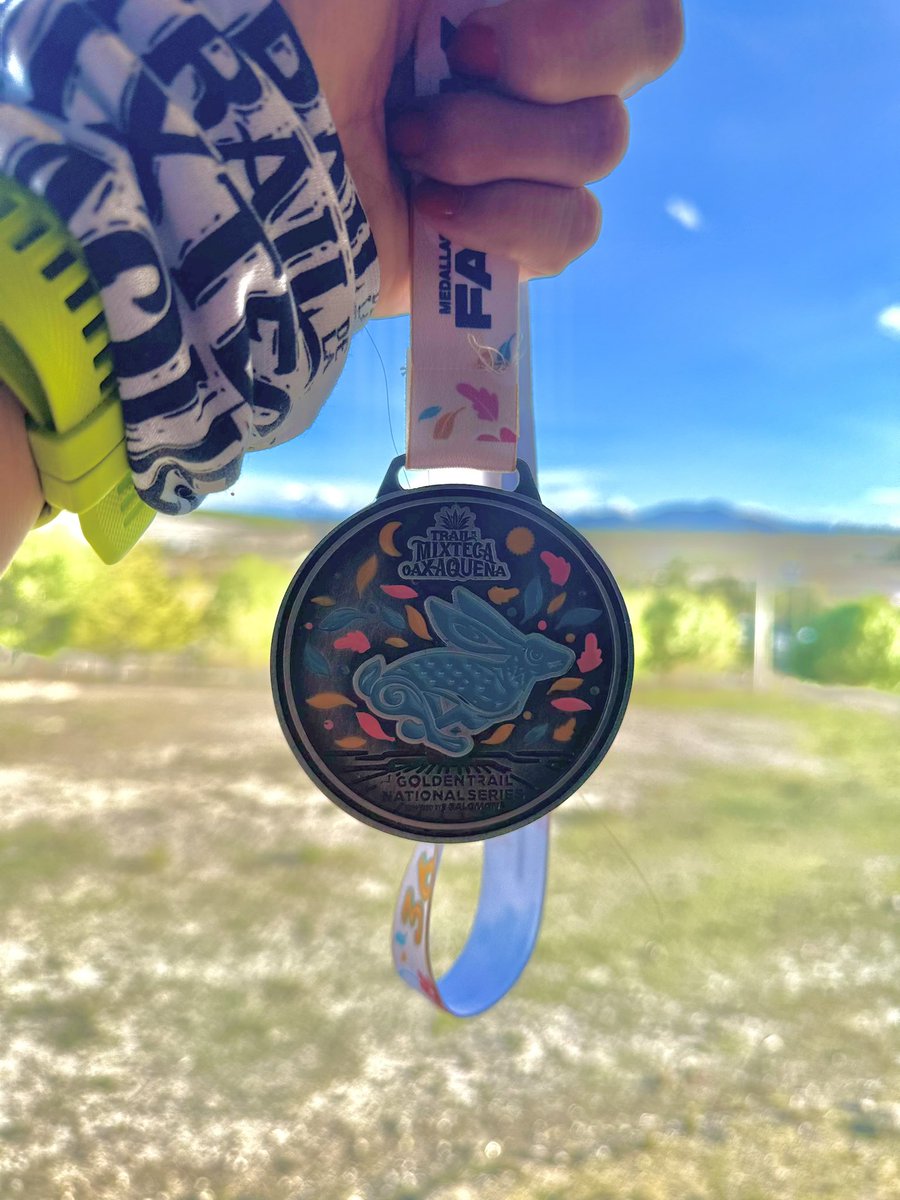 JOCARunning's tweet photo. Les presumo mi medalla del #TrailDeLaMixtecaOaxaqueña, un #trail muy bonito, especial (ya verán el video por qué) y que disfrute mucho 😍

#running #correr #corredores #mountainrunning #trailrunning #yoelegicorrer #jocarunning #jocamarografo #trepacerros #trailrunner #medalmonday https://t.co/SvXOBkHIzs