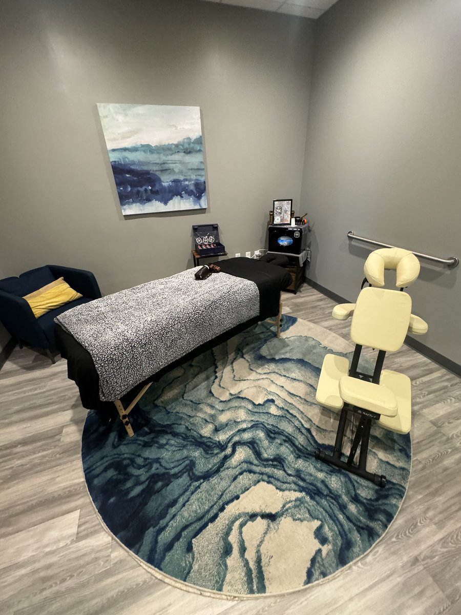 MassageVeteran's tweet photo. Huge thanks for Restore Hyper Wellness in Norfolk VA for allowing me to do two massage events for their 2nd Anniversary!! 

Massage Norfolk =
@gypsearoots 

#Massage #MassageTherapy #MobileMassageVeteran #Norfolk #Virginia #RestoreHyperWellness #GypSeaRootsCollective https://t.co/rxIFHxi805
