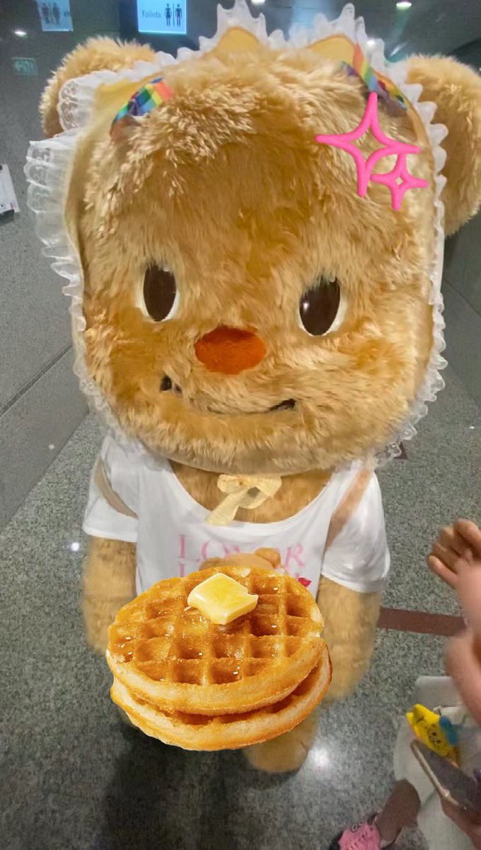 khaopode93's tweet photo. ภาพมีเสียง : กินได้มั้ย อันนี้กินได้มั้ย 🧸🧇🧈 #Butterbear https://t.co/ydpXVBKVBf