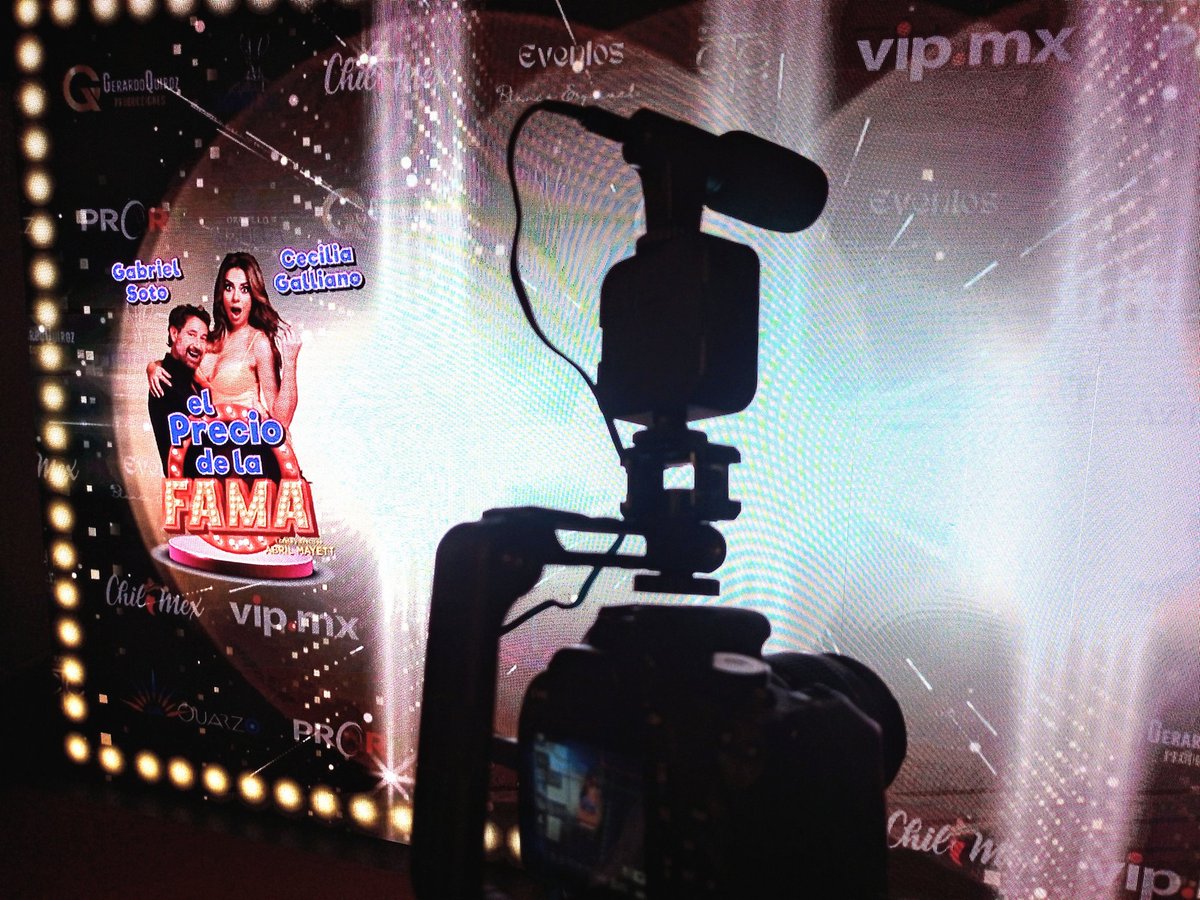 Casual: Ayer fui a grabar la #alfombraroja de la #obra de #teatro @elpreciodelafamamx, en el @teatrocentenarioof 

#cdmx #cdmx🇲🇽 #ciudaddeméxico #cultura #culturateatral #teatrocentenariocoyoacán #grabación #fotografía #nuncadejesdebrillar #nuncadejesdecreer #nuncadejesdesoñar