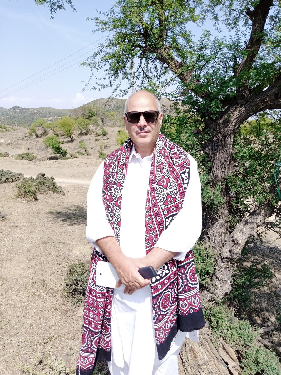 Mahmood1Dr's tweet photo. ڈاکٹر کوثر کے تمام اہل و عیال کو عید الاضحی بہت مبارک ہو! اللّٰہ پاک ہم سب کی قربانیاں قبول فرمائے اور ان کی روح کو پرسکون رکھے۔ https://t.co/47e6f6ybDu