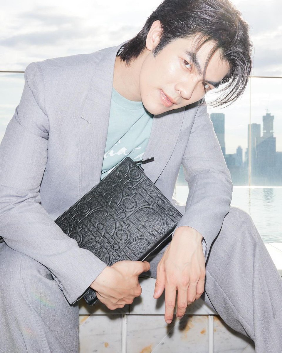PFW is coming soon. It's been a long time since the last time Mile attended Dior event. Please help us to increase his engagement 💚
Follow <a href="/MilePhakOnIG/">Mile Phakphum support (resting 💤)</a> for quick updates and "how to" IG 😚
#MilePhakphum #GreenyRose #DiorMenFall #Dior #DiorGravity <a href="/Dior/">Dior</a>