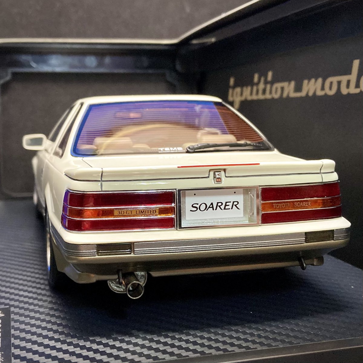1/18　トヨタ　 ソアラ　(Z20)　3.0GT-LIMITED 1:18 Toyota Soarer (Z20) 3.0GT-Limited -- White/Gold -- Ignition