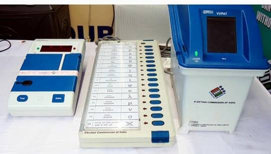 bjpneelrao's tweet image. जिन लोगों को EVM पर विश्वास नहीं,  वो अपने सांसद / विधायक पद से त्यागपत्र देकर मैदान में आना चाहिए 
#EVMGovt #EVM #EVMHACK