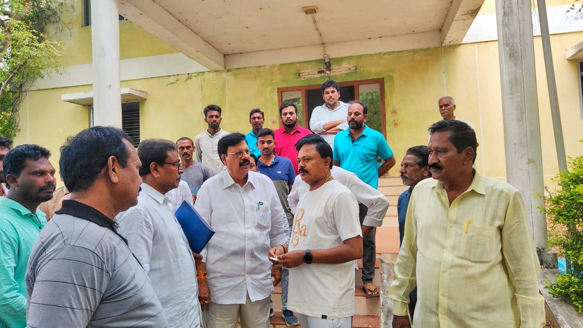 sunilkumarpasam's tweet photo. గూడూరు పట్టణం ప్రజలకు అందించే త్రాగు నీటి వాటర్ వర్క్స్ ను మునిసిపల్ కమిషనర్ మరియు అధికారులు తో కలసి పర్యవేక్షిస్తున్న....

#JaiTDP #NaraChandrababuNaidu #NaraLokesh #PasimSuneelKumar #AndhraPradesh #gudur https://t.co/TLp7VlxKw5