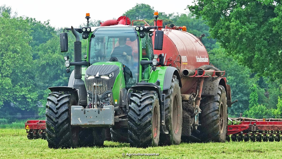 profiMagazin's tweet photo. Hier ist ein #Fendt 728 mit #Schuitemaker Robusta zu sehen. https://t.co/fG9XmXyRqP