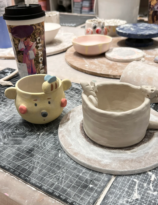 linke83282813's tweet photo. Yeah, first time to do ceramic new experience! I look forward to seeing you in three weeks #宁波 #慈溪 #青花瓷 #青花瓷 #手作陶瓷 #carft #callenge #diyworks #Travel #Handmade #diyarbakırgay https://t.co/Leal454qwM