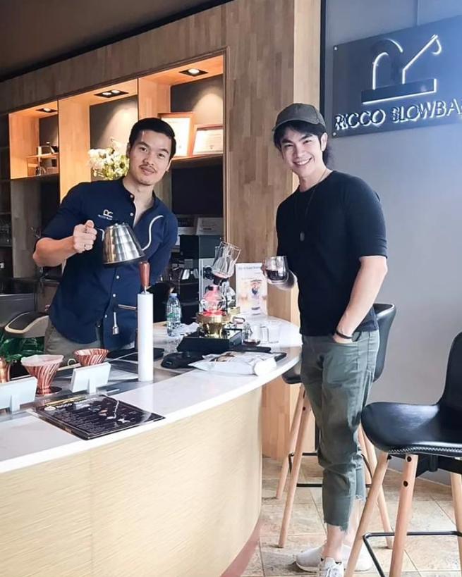 The branch Mile went during KPTS 2022 is Coffman Ricco

ADD: 96 ถนนรามคำแหง Saphan Sung, Bangkok 10240, Thailand

Another cafe add to my list 🤤

<a href="/milephakphum/">mile phakphum</a>
#MilePhakphum
#GreenyRose