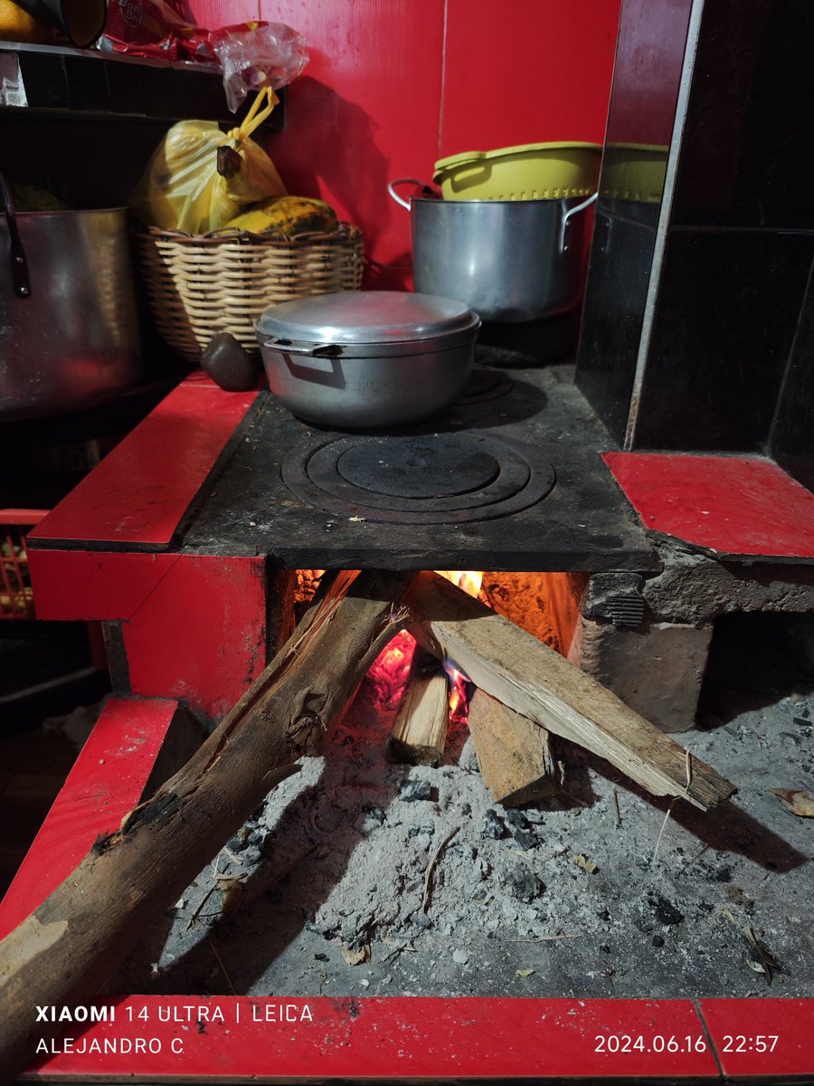 Alejo79_D's tweet photo. Estar en casa abrigado en el calor de la cocina tradicional 🥰🥰 https://t.co/MvVWLCOWCx