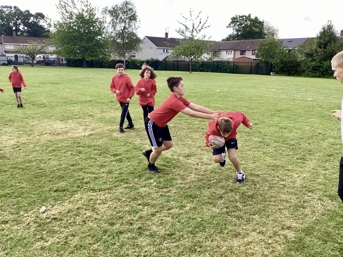 Year 6 are ready and eager for their rugby tournament thanks to <a href="/Croesype/">Croesype</a> 👍🏼🏉