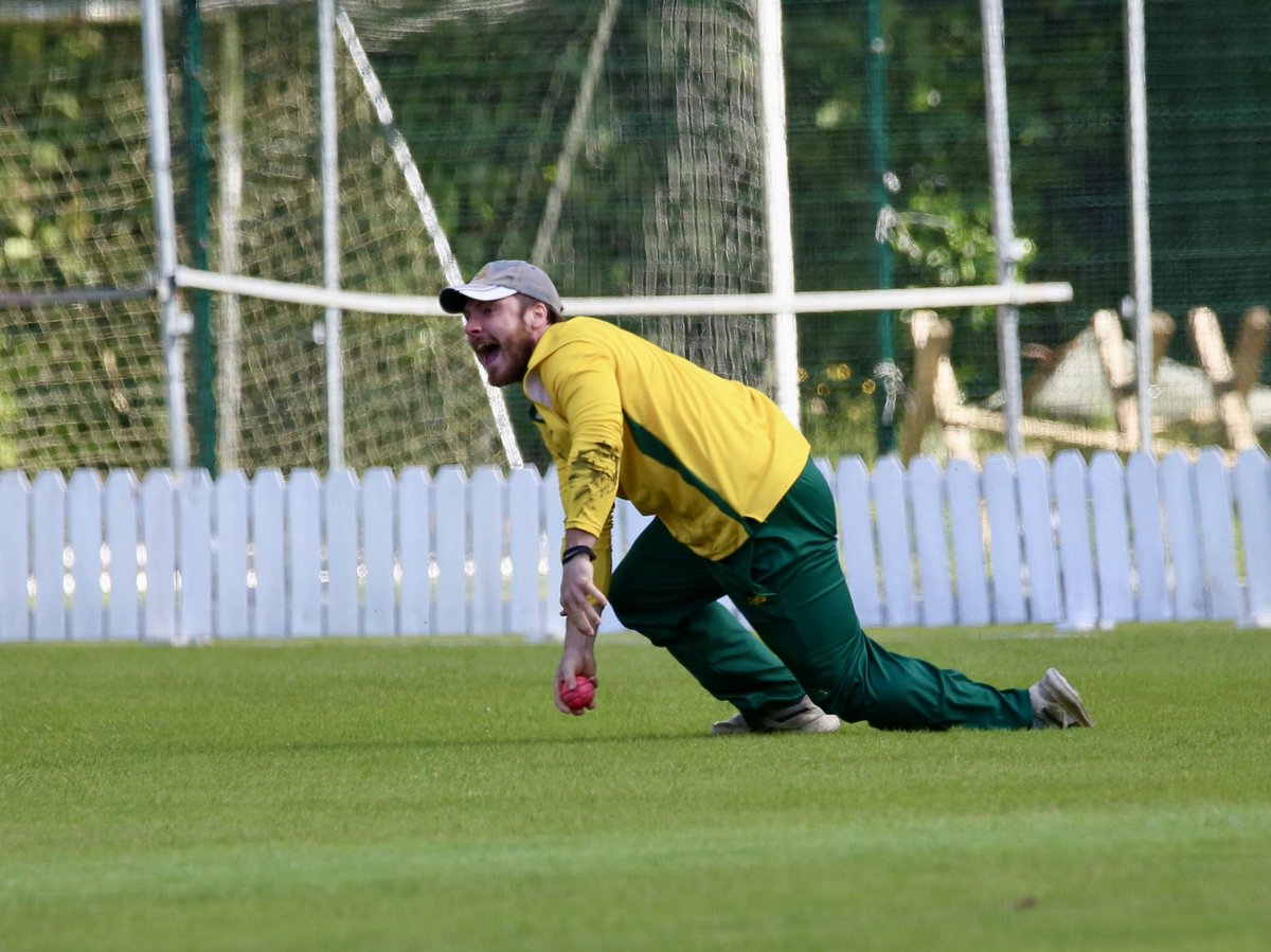 <a href="/cricketyorks/">Cricket Yorkshire</a> Some grab by <a href="/SteveBullen12/">Steve Bullen</a> against <a href="/Brad_BingleyCC/">Bradford & BingleyCC</a> in yesterday's <a href="/gordon_riggs/">Gordon Rigg</a> T20. Last season's <a href="/bclcricket/">Gordon Rigg Bradford Premier League</a> top run-scorer is still looking for a player-sponsor. DM <a href="/Mister_Morley/">Noel Bullock</a> for more details. Great pictures taken by <a href="/Simon_Lonsdale/">Simon Lonsdale</a>📷newfarnleycc.co.uk/news/steve-bul…