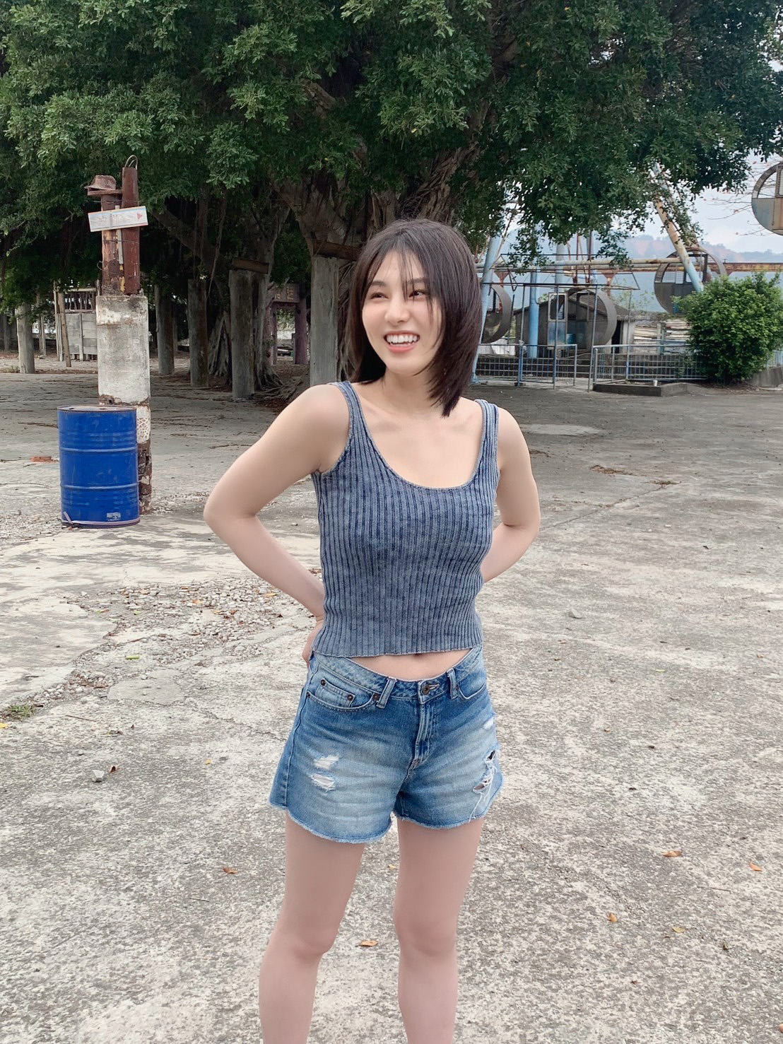 相楽伊織ファースト写真集 『浮泳夢』 直筆サイン入り 相楽伊織ファースト写真集 『浮泳夢』 | 相楽 伊織, 佐藤 裕之