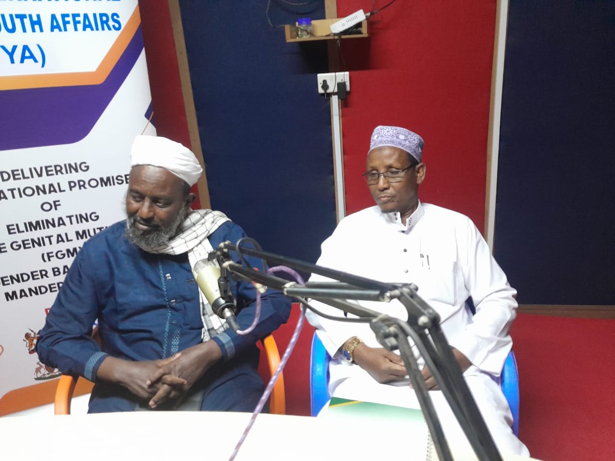 HIWYA_Mandera's tweet photo. Atalk show was conducted by HIWYA in partnership with UNICEF Kenya aimed to foster a comprehensive understanding of FGM and GBV, Promote dialogue for cultural change and mobilize community effort to eradicate the practice. In attendance was a religious leader and medical officer. https://t.co/FuuOFyw8Mq