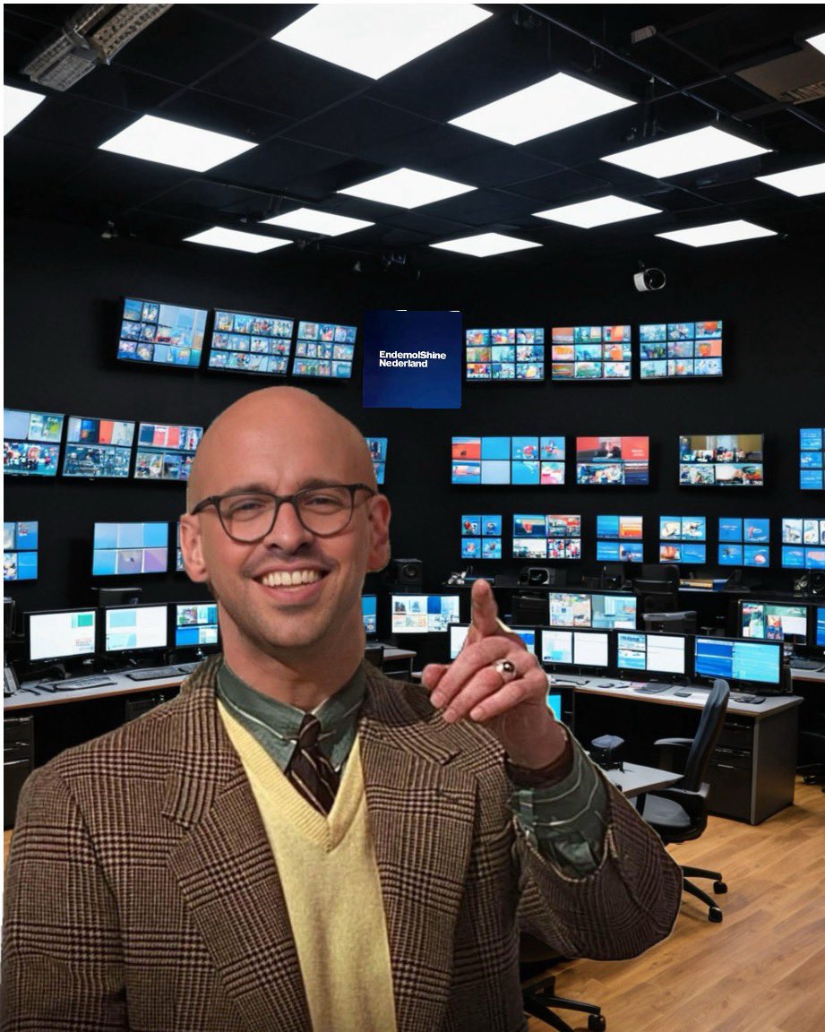 Bastian_Laduga's tweet image. “Good morning! And in case I don’t see ya: Good afternoon, good evening and good night!“
#ScriptedReality-Autor SJL als Truman Burbank von THE TRUMAN SHOW. 
(Foto: Bart van Schalkwyk/Endemol Shine Productions)