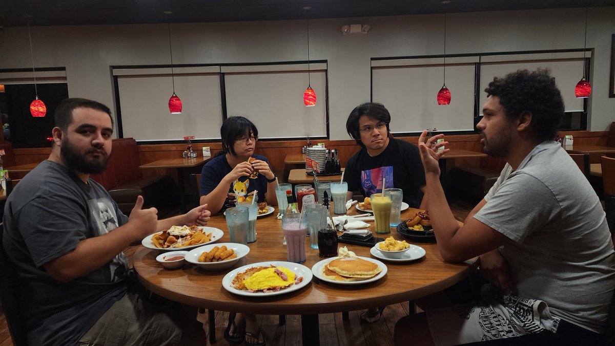 hoshihoku69's tweet photo. Local Asian V-Tuber taked photos at Denny's. It's been a hot minute since I got to take some nice photos.
#photography #dennys #aesthetic #tismwizard https://t.co/LwFZATui3f