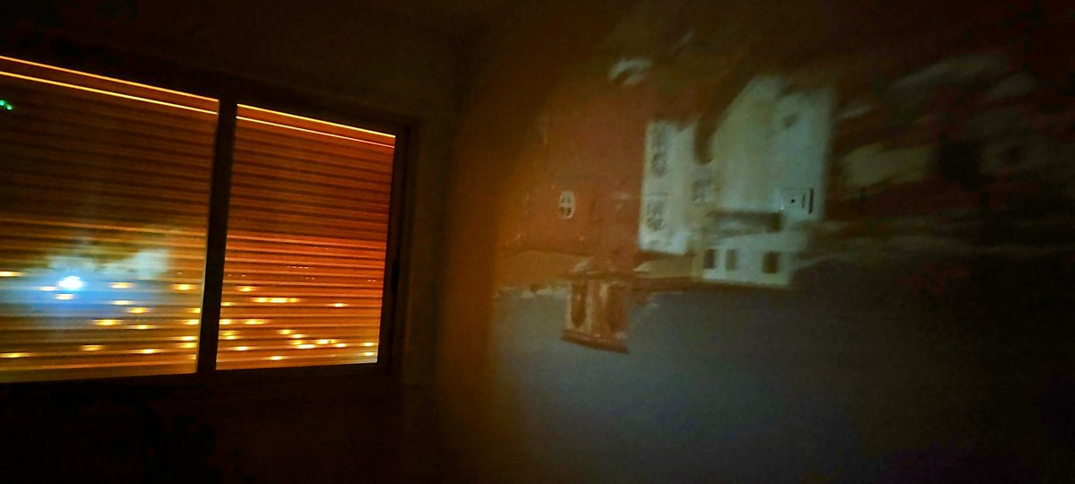 hunemeier_t's tweet image. Amazing surprise in my hotel room during the @EMBOpopgen Course! Random (?) pinhole effect! @v_colonna