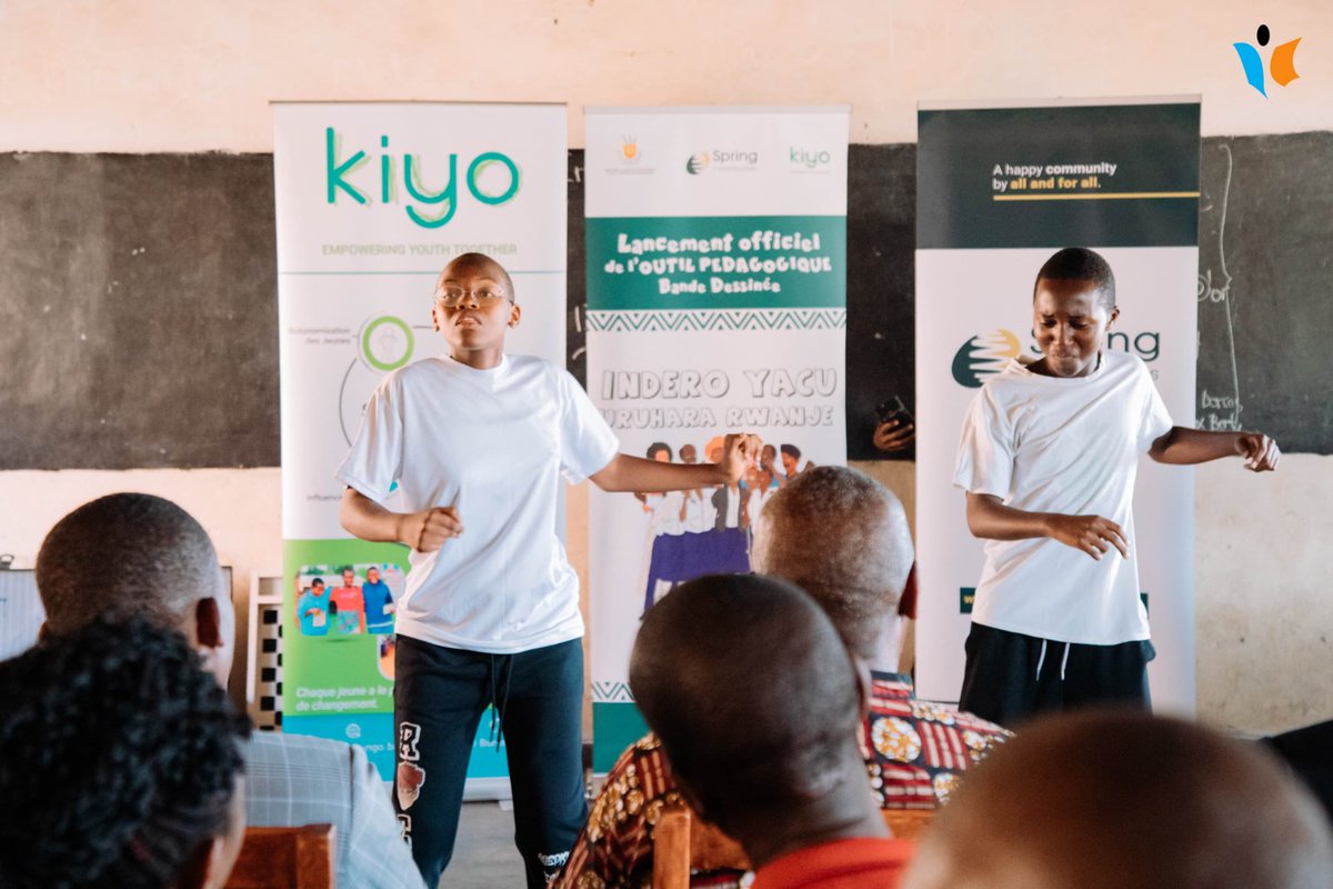 [P] 🤔 L'approche ADED (Actualité-Débat-Exposé-Divertissement), de quoi s'agit-il?

1️⃣ Le partage d'#Actualités est une occasion permettant aux élèves d'échanger sur les actualités mondiales qui ont marqué la semaine, et de rester informés par conséquent 

2️⃣ Quant aux #Débats,