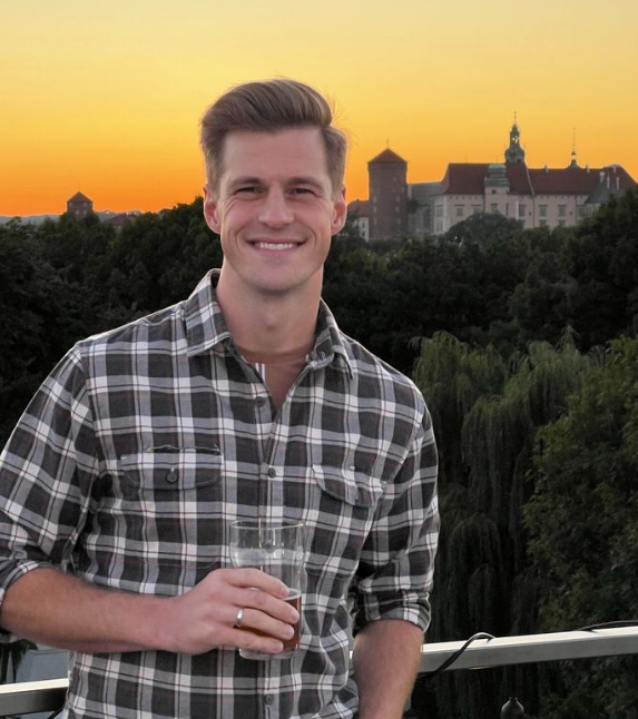 DavidSmartblog's tweet image. Some days you suit up and tame your lion mane into a slick look.