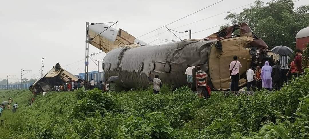 ItsYourHNS's tweet photo. As long as this BJP government is in place, traveling by train will be stressful. 
#KanchanjungaExpress(13174) 
#Trainaccident https://t.co/Pdq0mEEWjj