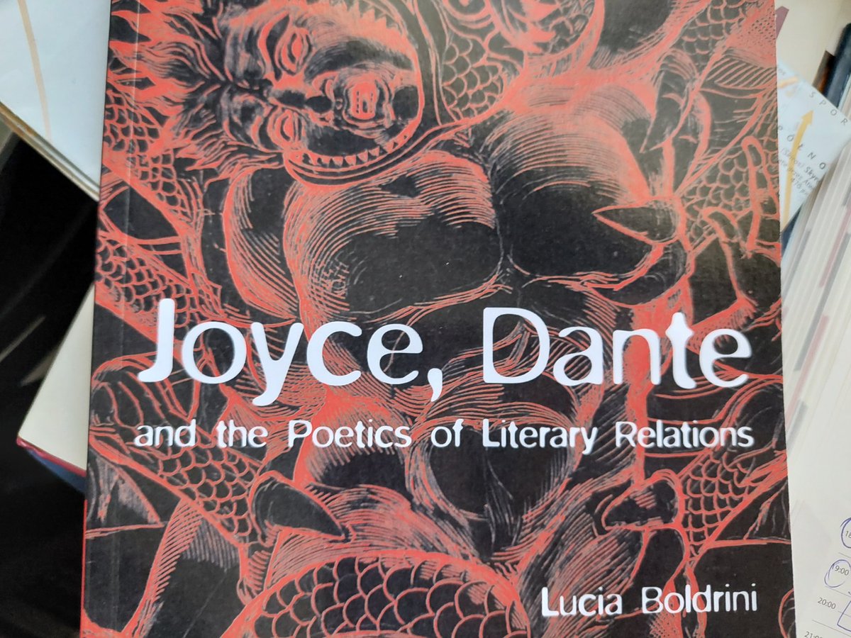 Bloomsday 
To  szalenstwo pewnych grup na całym świecie 
"Finnegans Wake”Na  naszym spotkaniu w tegoroczny Bloomsday mieliśmy zaszczyt
gościć autora jedynego tłumaczenia tego działa na język polski, 
 Krzysztofa Bartnickiego.każdy z nas ma całe przepasne biblioteki dzieł Joyce