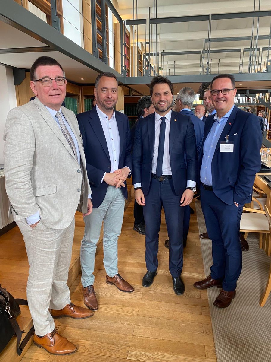 Vruchtbaar overleg in het Waals parlement waar ⁦<a href="/UNIZOvzw/">UNIZO</a>⁩ pleit voor meer arbeidsmobiliteit en meer economische opportuniteiten tussen Vlaanderen en Wallonië.