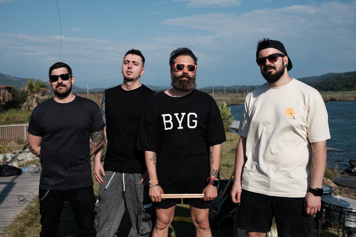 momentpoppunk's tweet photo. Bu sene #ByzantionFest 'te Burgazada Cennet Bahçesinde efsane bir line up ile Pop Punklamaya aday olduk.  
2 yeni şarkımızı da repertuarımıza ekledik 
21.6.2024 Cuma Saat 19:00'da görüşelim 
🎶
#Biletix #Mobilet https://t.co/VdUC36XAvk