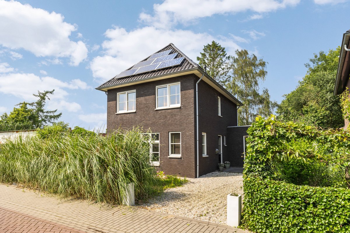 Sneak preview Kleine Beld 6 te #Olst. Op een zeer mooie locatie, mogen wij met veel plezier een energiezuinige VRIJSTAANDE WONING aanbieden met TUINKAMER/WERKRUIMTE/ATELIER, 2 badkamers en een vrijstaande berging op een kavel van 377 m².  Meer info morgen; hannink.nl