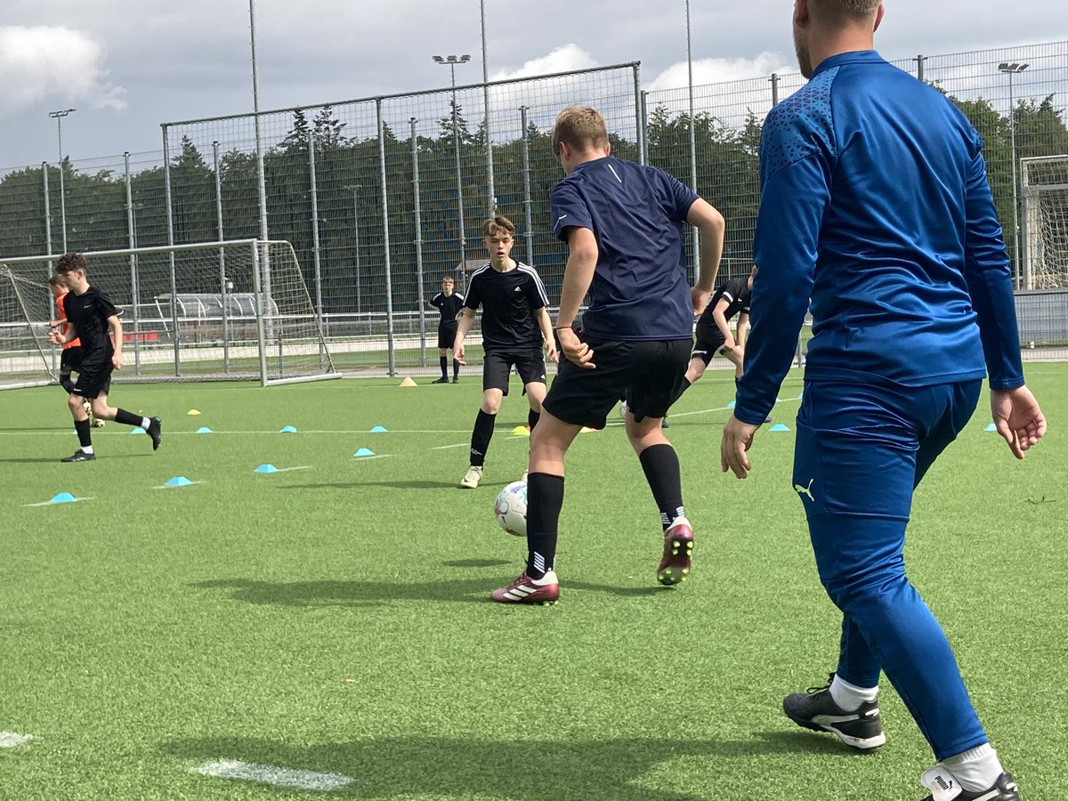 PhilipHookway's tweet photo. Big day started with big breakfast followed by training in the “Dutch Philosophy” at PSV. Now lunch on the bus on the way to Ajax stadium. https://t.co/Q0U8coNJdp