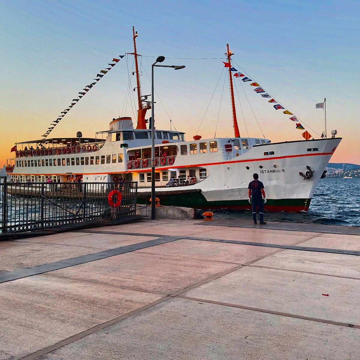 Chriak's tweet image. Summer Loading #tuttopassa #heybeliada #vapuring #christophering #büyükada #summerlove #summerloading