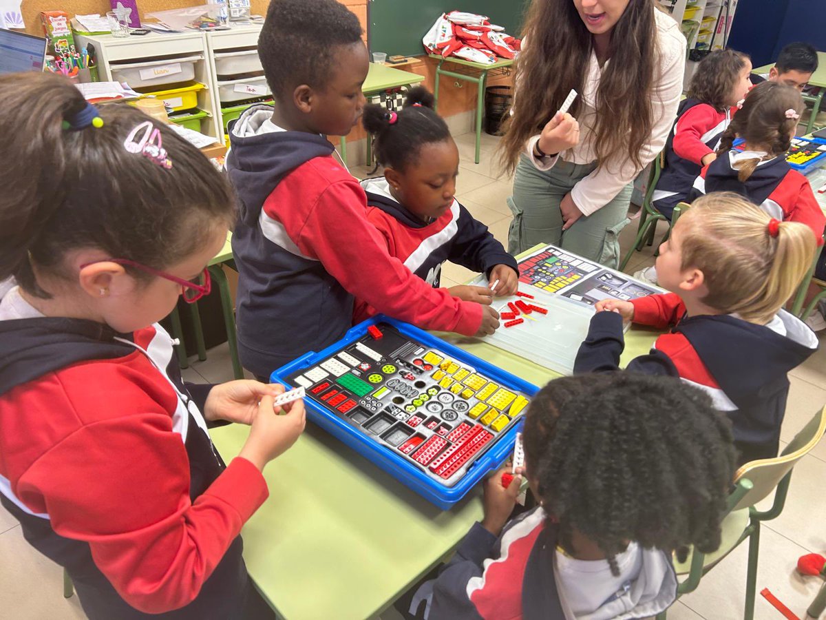 VReinaGijon's tweet image. 🦿👩‍💻 Semana deportiva con robótica y programación

Muchas gracias a @Robotix_educa por la colaboración